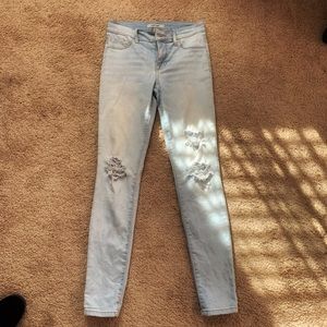 Refuge Light-wash Distressed Jeans